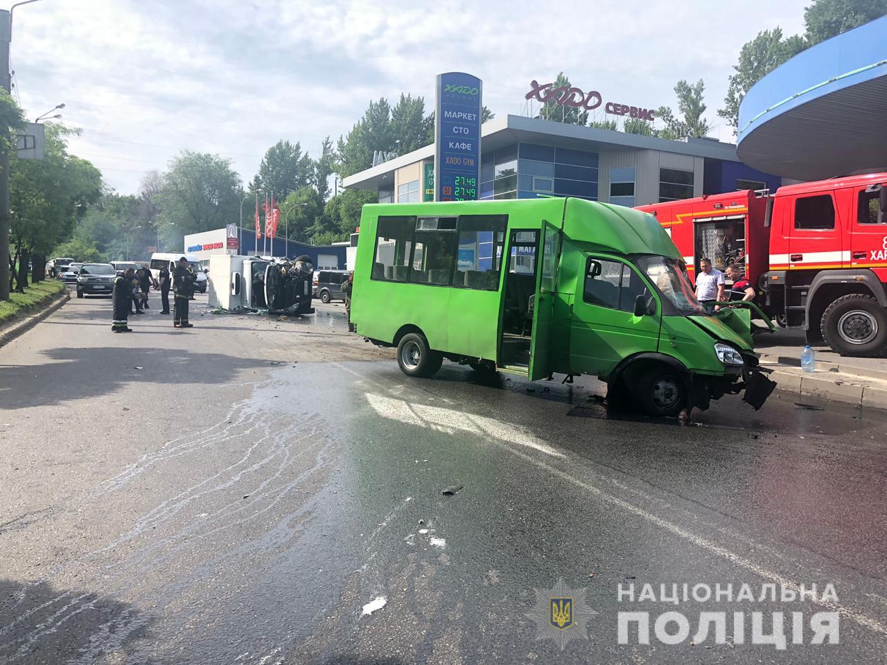В Харькове в ДТП с маршруткой пострадали 10 человек, двое в тяжелом состоянии
