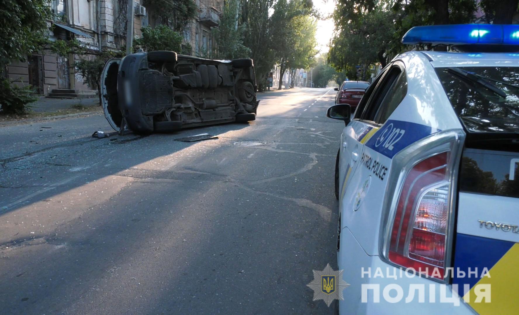 В Херсоне перевернулся микроавтобус с бюллетенями