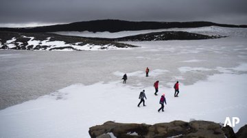 В Исландии торжественно попрощались с 700-летним ледником, который растаял (ФОТО)