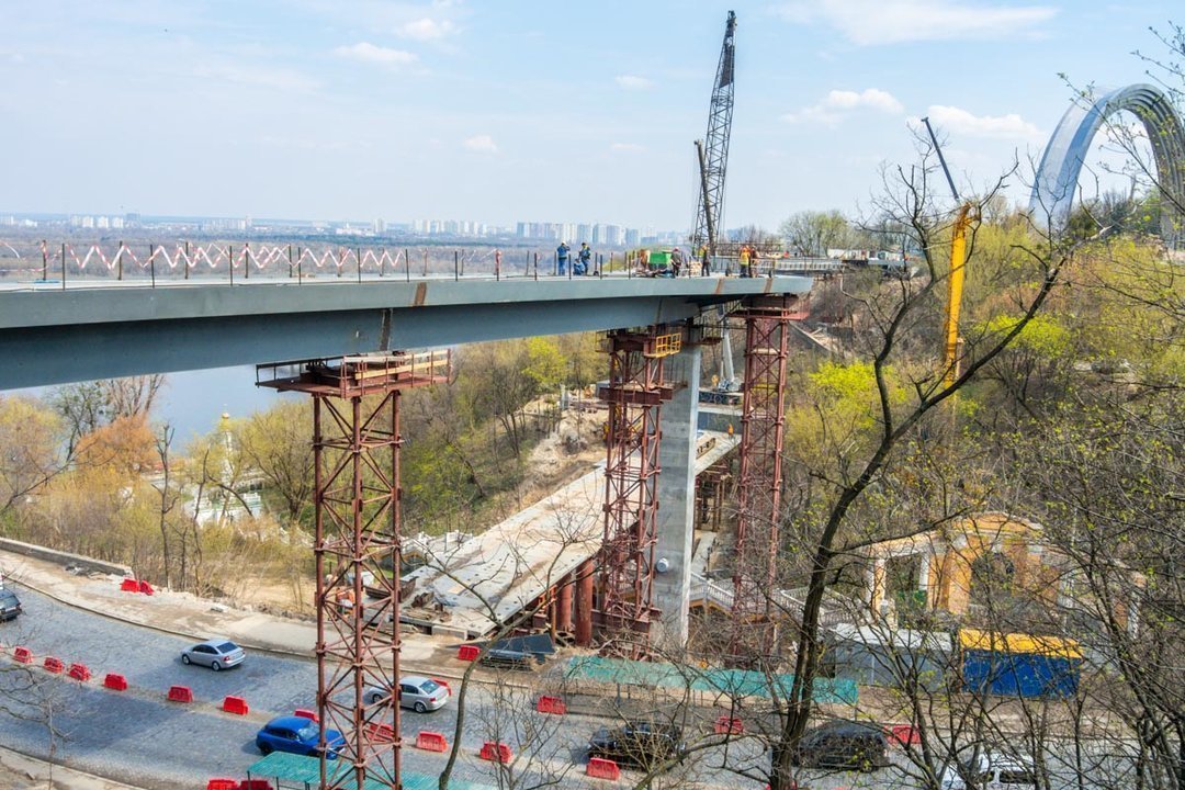 В КГГА отрицают кражу у швейцарцев проекта моста через Владимирский спуск