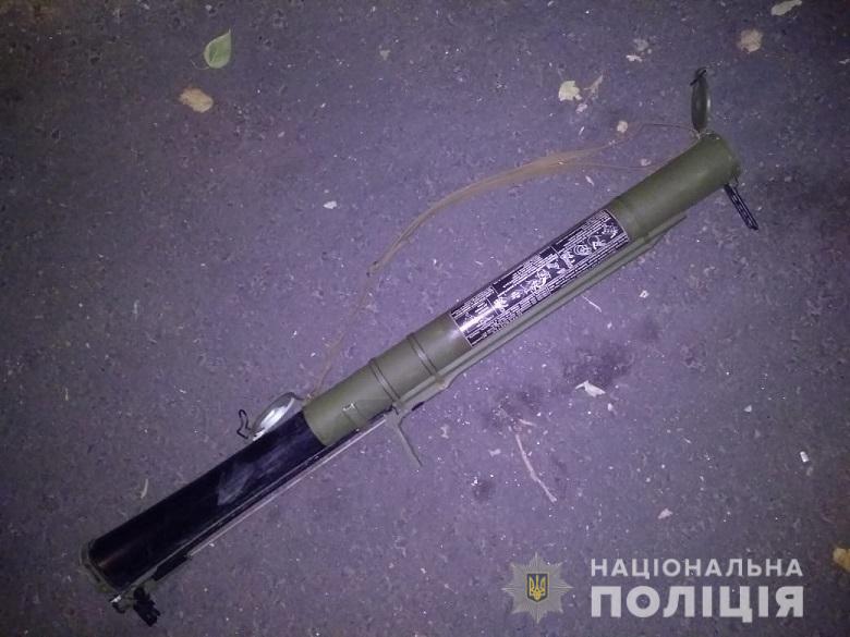 В Киеве из гранатомета обстреляли здание (ФОТО)