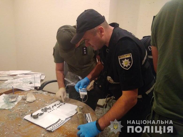 В Киеве из гранатомета обстреляли здание (ФОТО)