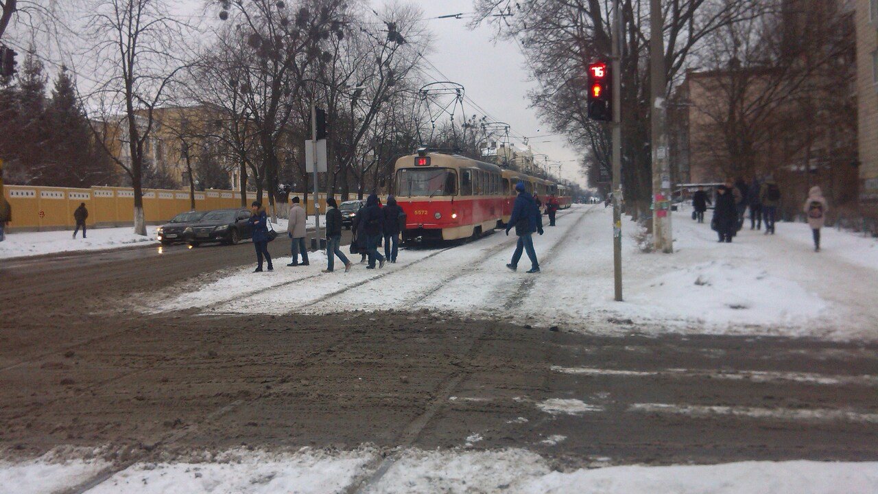 В Киеве на Лукьяновке образовалась пробка из 16 трамваев из-за ДТП