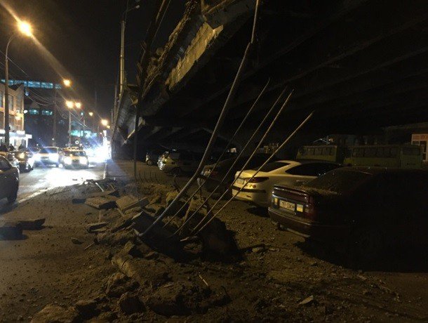 В Киеве обрушился мост на Шулявском путепроводе