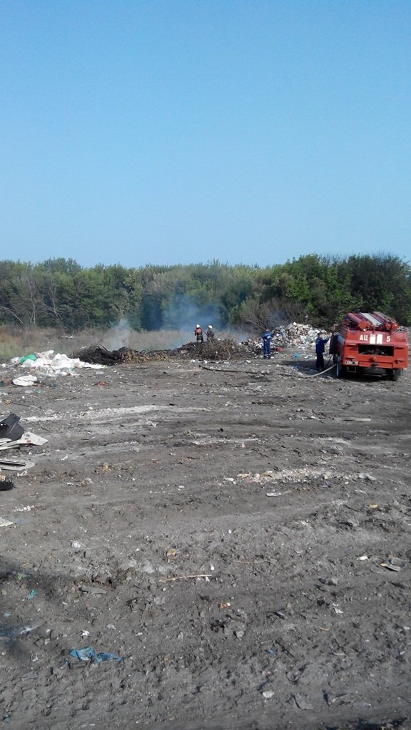 В Киевской обл. загорелась свалка, есть угроза оползня