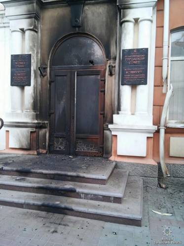 В Мелитополе ночью подожгли здание городского совета