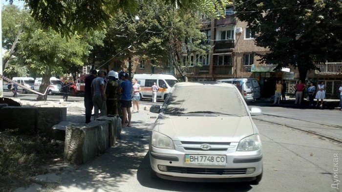В Одессе обрушился старинный дом, под завалами могут быть люди
