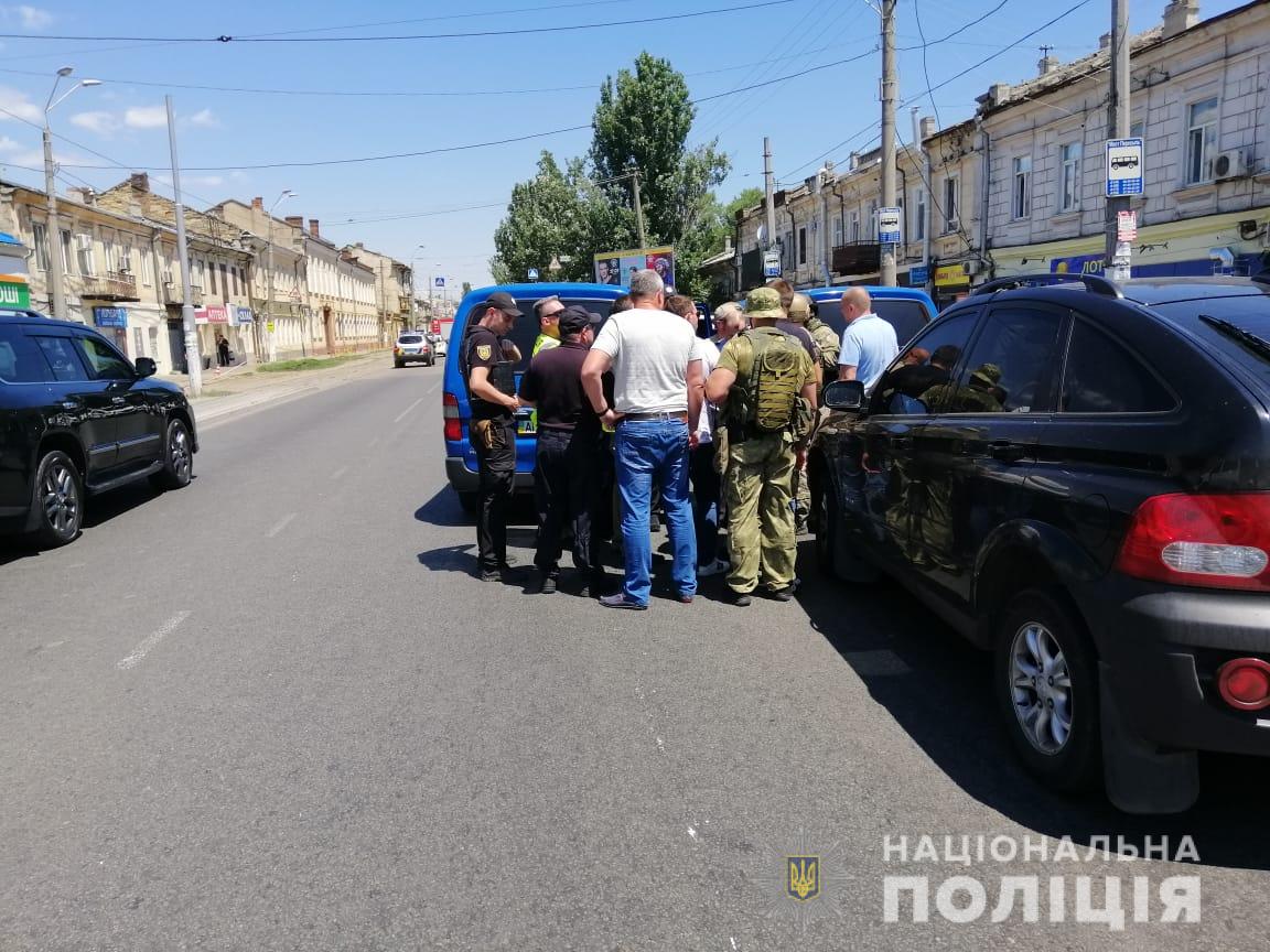 В Одессе ограбление финучреждения: преступник захватил заложников (ФОТО)