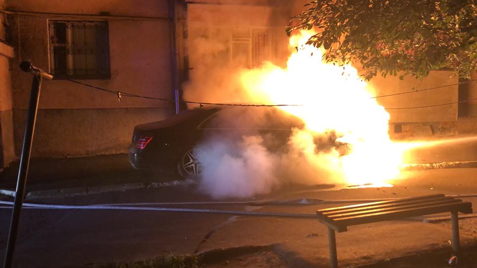 В Ровно горел автомобиль депутата местного горсовета, пострадавших нет