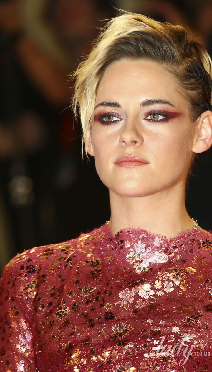 В сукні Chanel і з ланцюгом на шиї: Крістен Стюарт на кінофестивалі в Цюриху