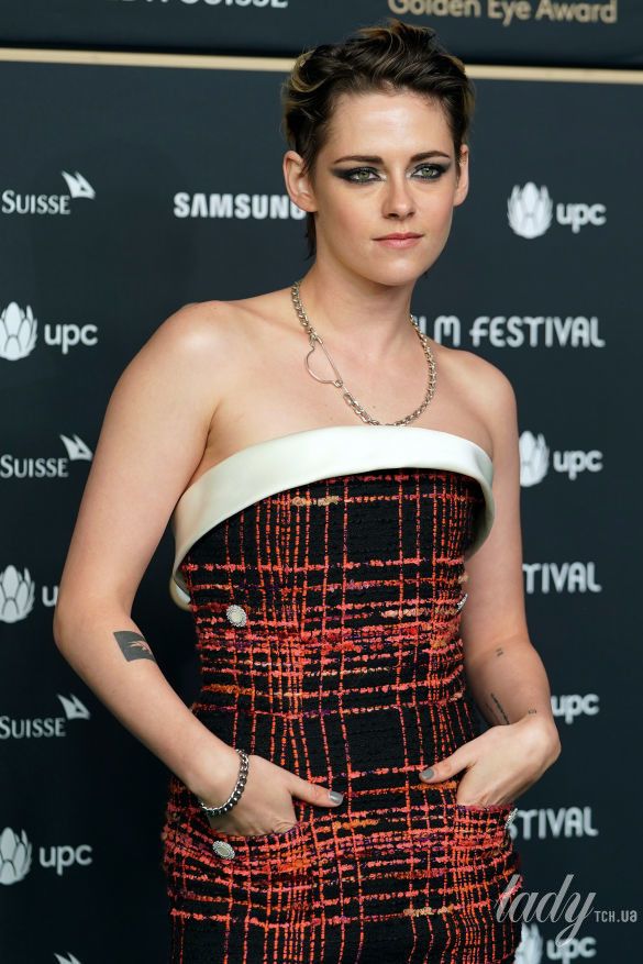 В сукні Chanel і з ланцюгом на шиї: Крістен Стюарт на кінофестивалі в Цюриху