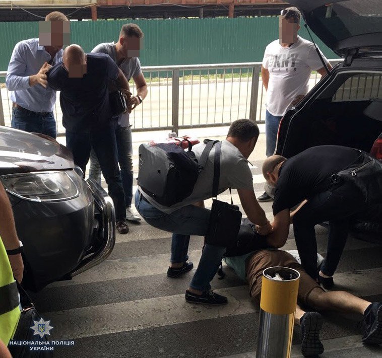 В Украине ликвидировали международную группу наркоторговцев и изъяли 6 кг кокаина на 30 млн грн
