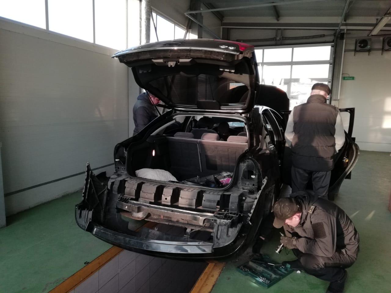 В Волынской области немец пытался ввезти в Украину 1 кг кокаина