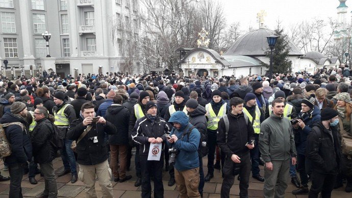 Возле Десятинной церкви в Киеве проходит митинг за снос здания УПЦ МП