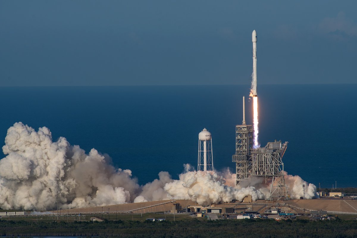 Впервые в истории ракета SpaceX вернулась после повторной миссии в космосе