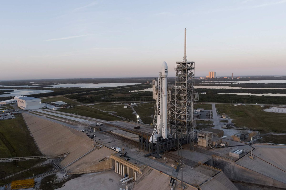 Впервые в истории ракета SpaceX вернулась после повторной миссии в космосе