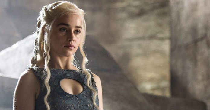 Звезда сериала Игра престолов Эмилия Кларк сделала татуировку с изображением драконов