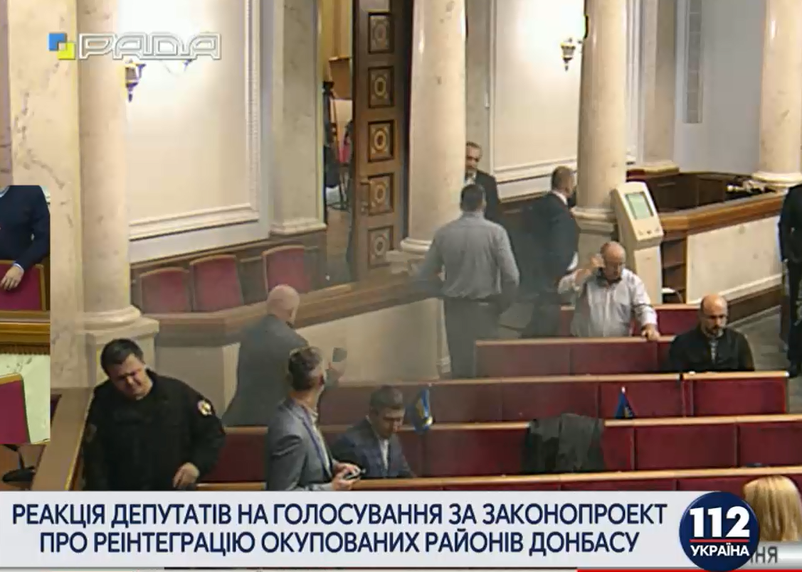 Левченко зажег дымовую шашку в зале Рады