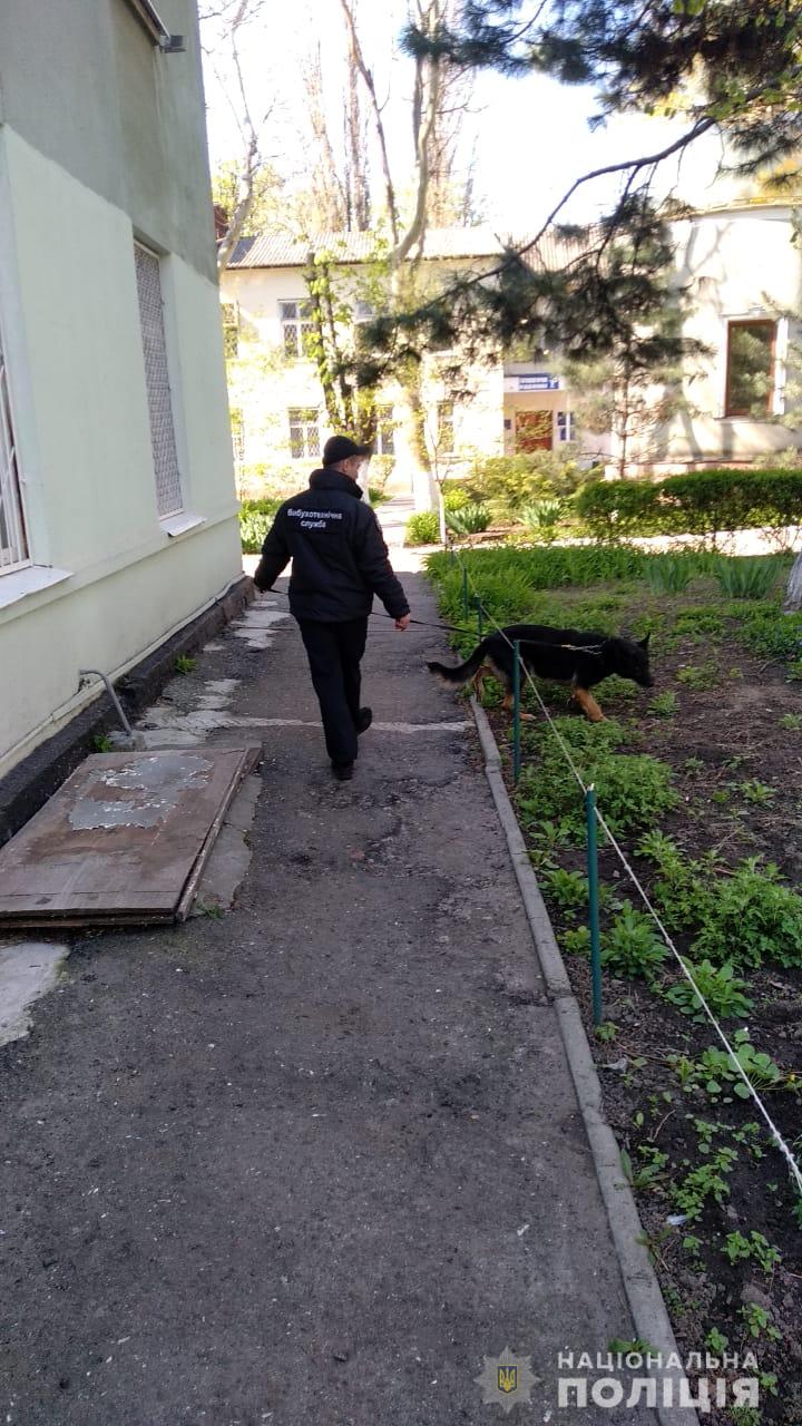 Полиция ищет взрывчатку на вокзале, заводах, в медучреждении и торговом центре в Харькове и Одессе