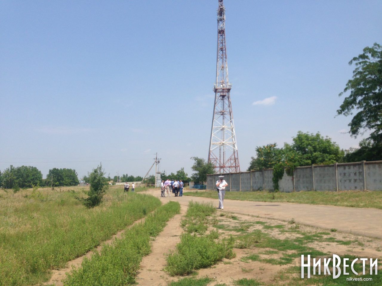 В Николаеве неизвестные установили на телевышке флаг Новороссии и сообщили о ее минировании