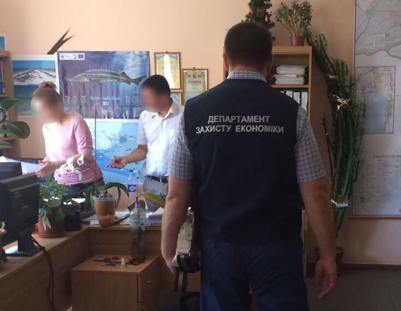 В Одесской обл. полиция задержала на взятке чиновников Государственной экологической инспекции