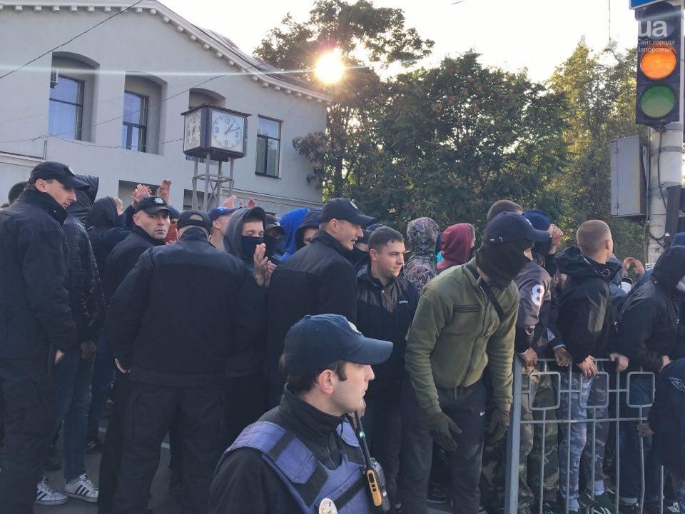 В Запорожье люди в балаклавах напали на ЛГБТ-представителей на Фестивале равенства