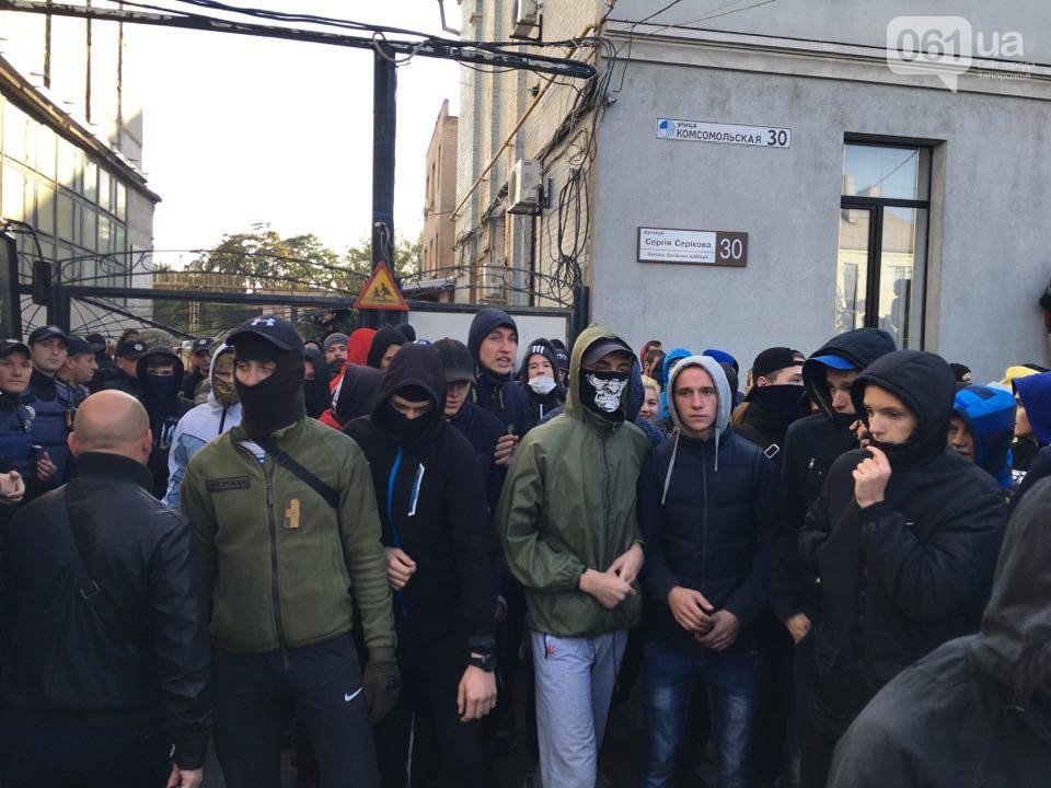 В Запорожье люди в балаклавах напали на ЛГБТ-представителей на Фестивале равенства