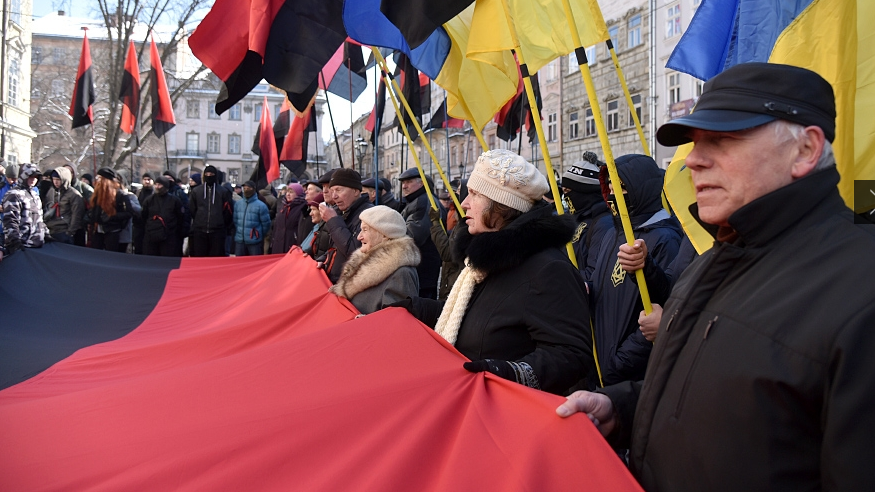 Во Львове разрешили вывешивать на админзданиях красно-черный флаг