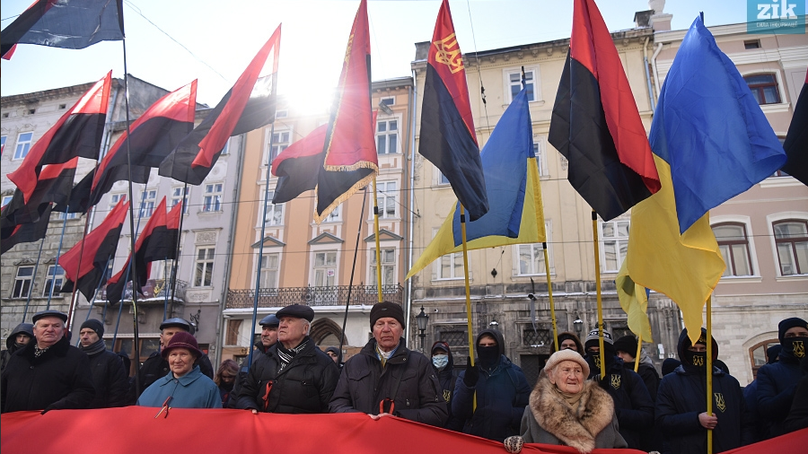 Во Львове разрешили вывешивать на админзданиях красно-черный флаг