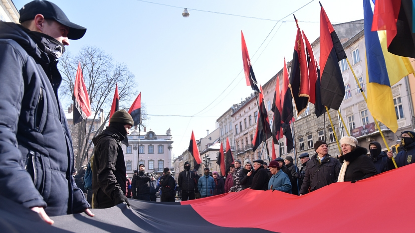 Во Львове разрешили вывешивать на админзданиях красно-черный флаг