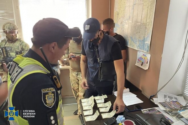 
Дневной доход – 25 000 грн. Патрульные создали схему на грузовиках с перегрузом
