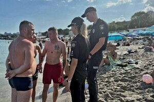 На одном из пляжей Одессы в воде обнаружили предмет похожий на мину (обновлено)
