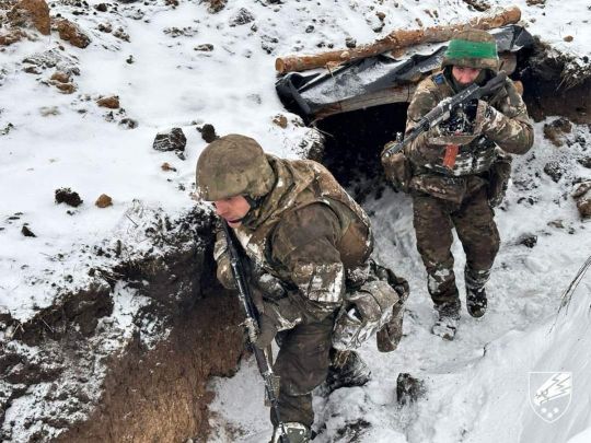 Бійці ЗСУ знищили 910 окупантів, 24 артситеми та вертоліт загарбників — Генштаб