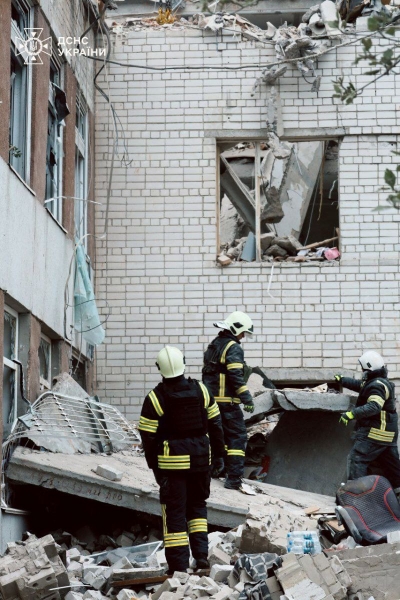Нацполіція опублікувала відео з нагрудних камер патрульних, зроблене відразу після удару по Чернігову (відео)