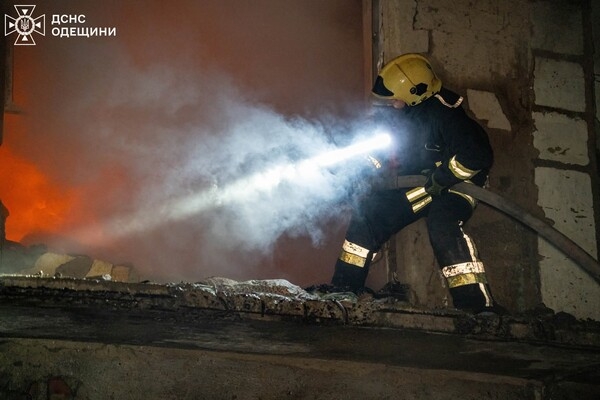 Ночной удар по жилому сектору Одессы: пострадали люди